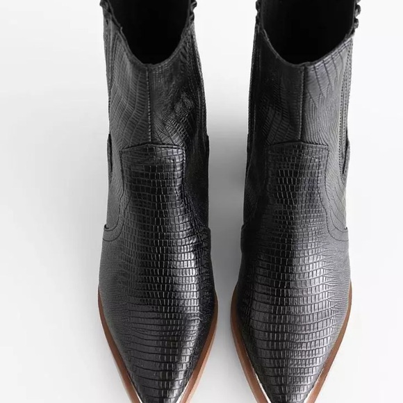 Eleanor Women's Western Ankle Boots - Picture 8 of 9